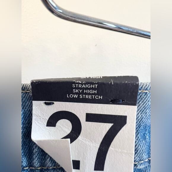 GAP NWT Sky High Rise Cheeky Straight Jeans distressed washwell low stretch 27/4 - Picture 6 of 12